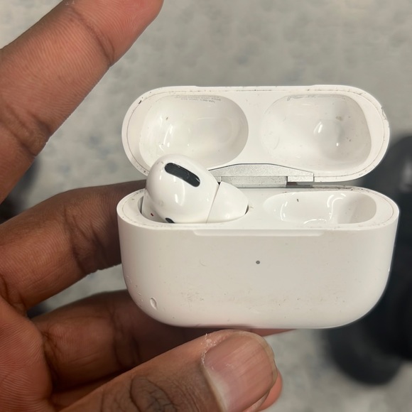 AirPods Pro ( 1 earbud )